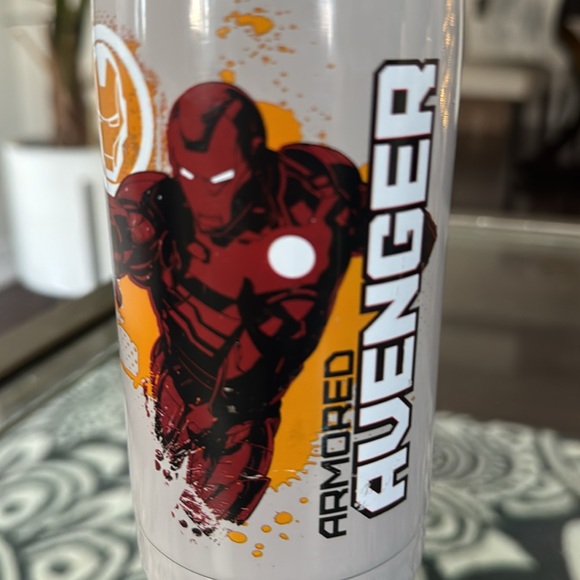 avengers water bottle brand new but scratched - Picture 2 of 5